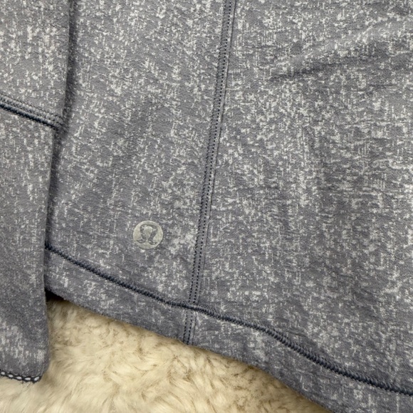 Lululemon Outrun Long Sleeve Jacquard Arctic Ice Grey Shirt Women's Small - Picture 5 of 7
